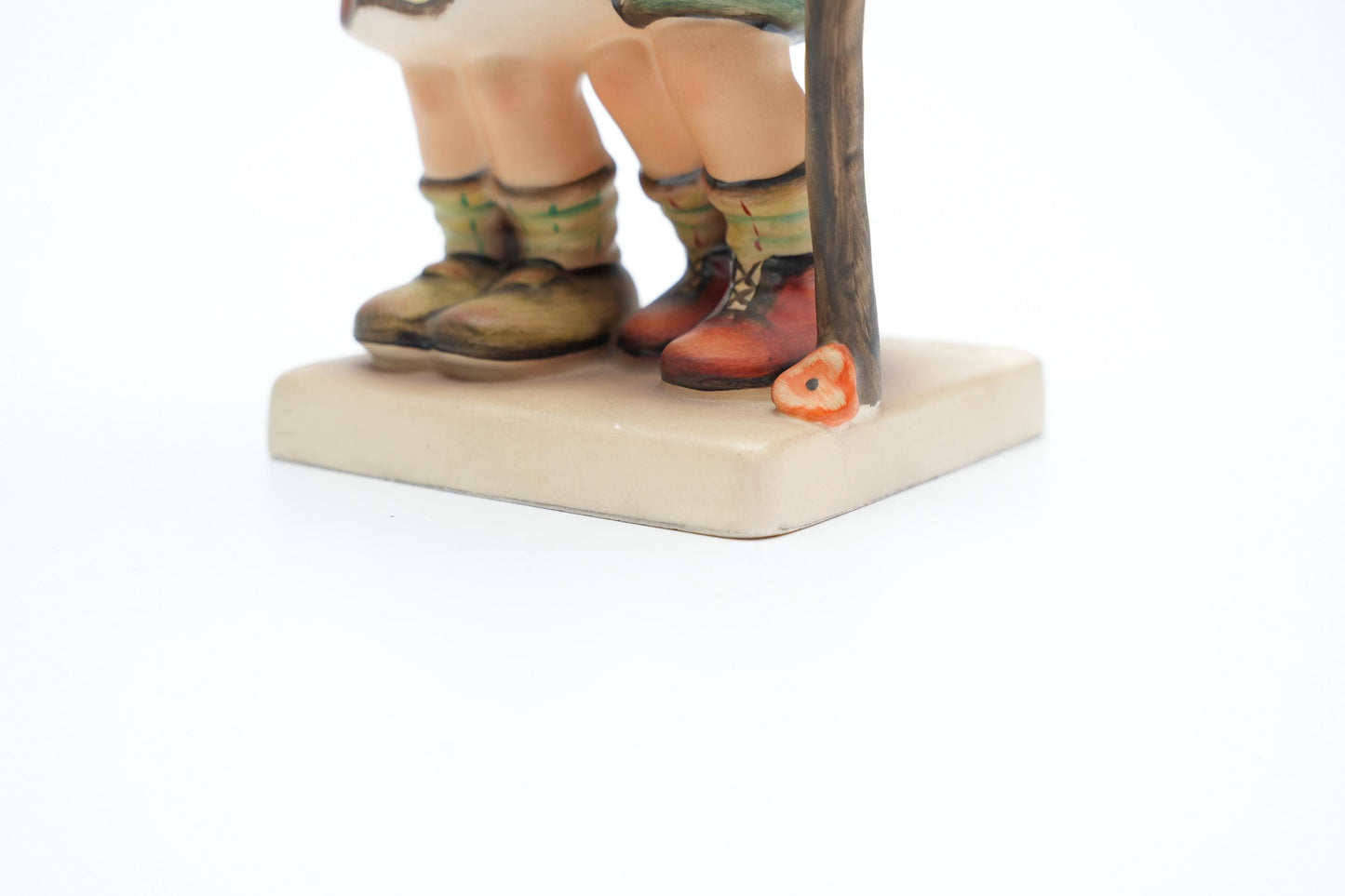 Vintage Hummel Beeldje 'Under Umbrella' - HUM 71 (17 cm / 6,7 inch)