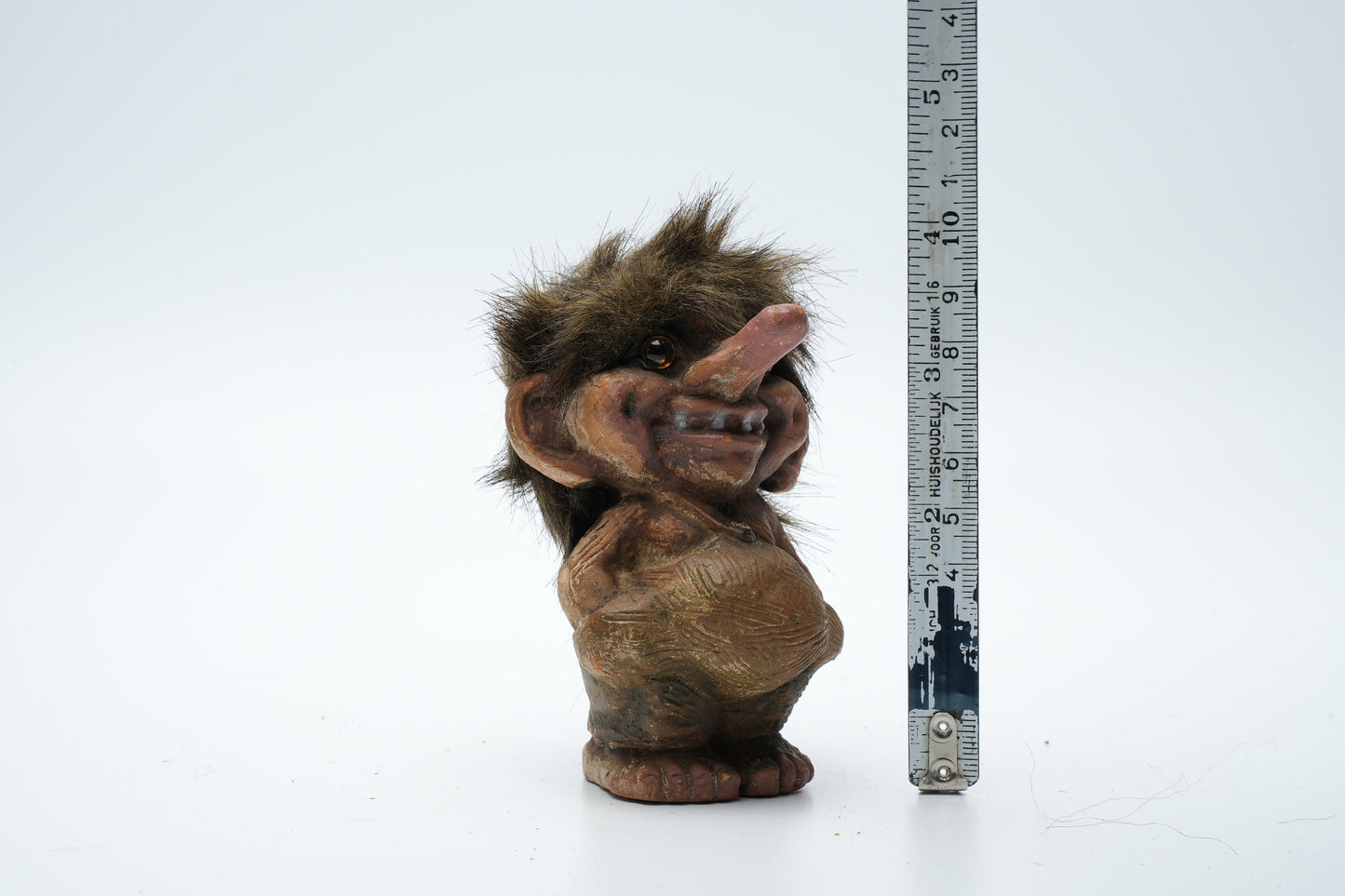 Troll met handen in zijn zakken - schattig figuur - magie figuren