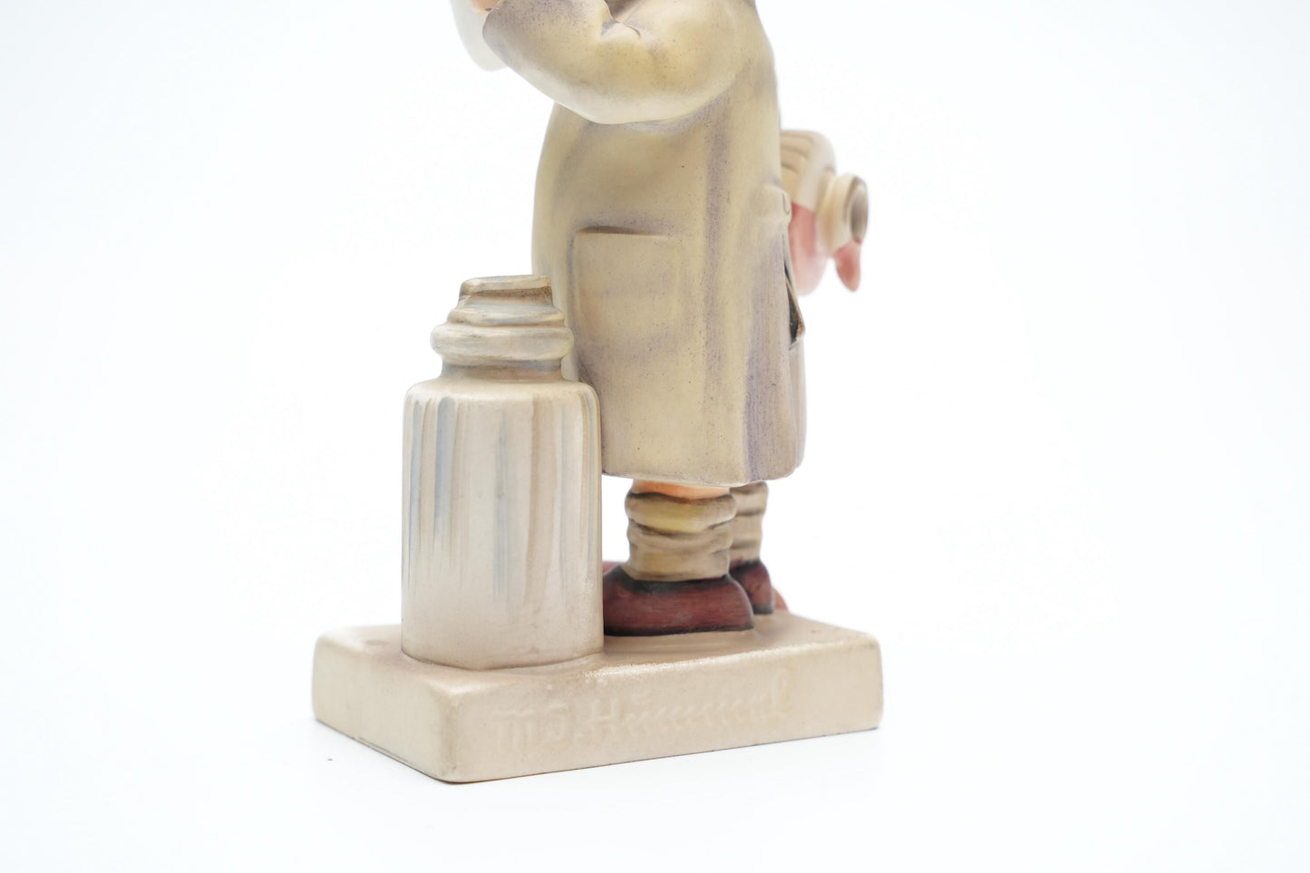 Hummel Beeldje 'Kleine Apotheker' - HUM 322, TMK-6 (15 cm / 6 inch)