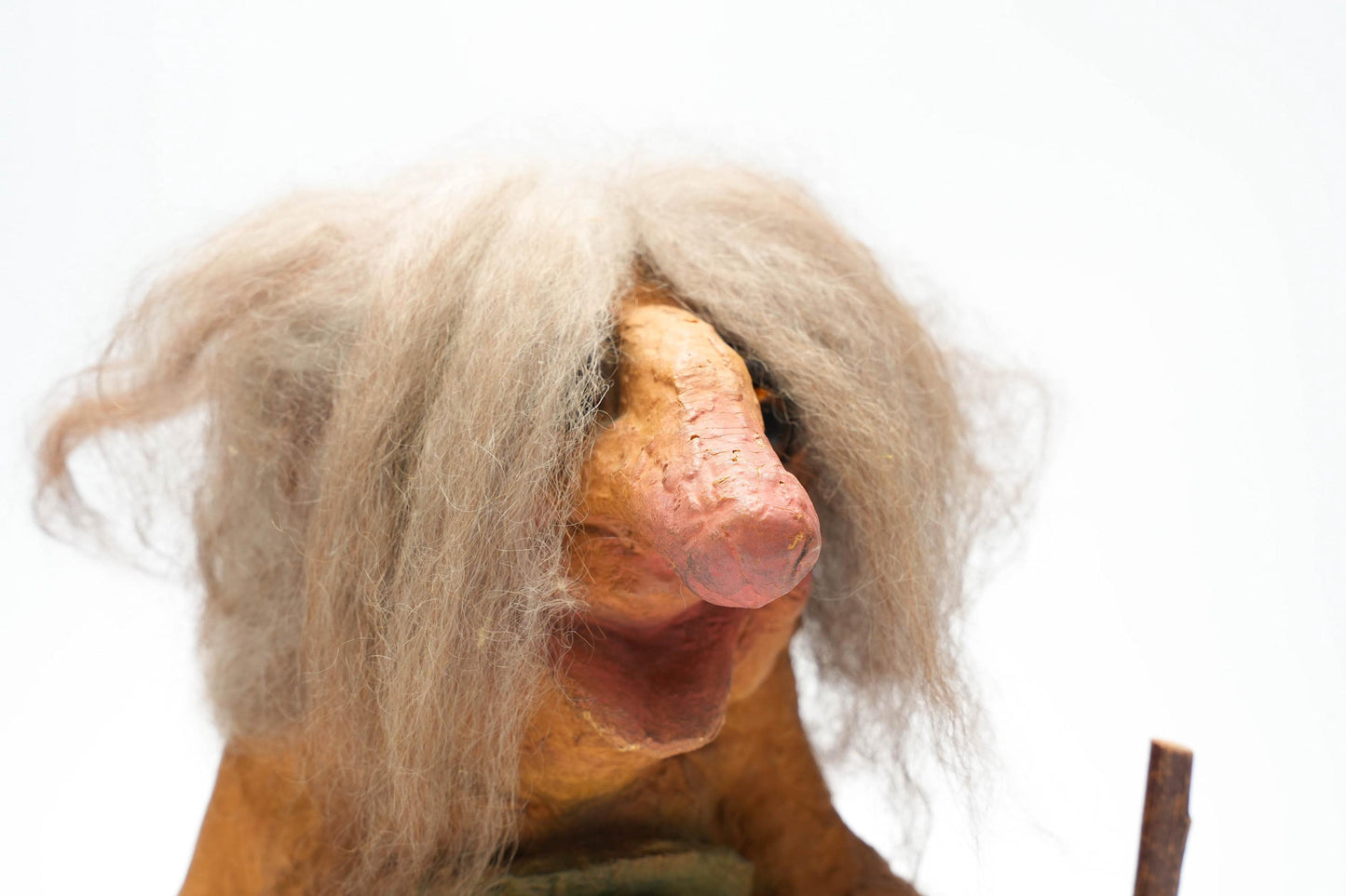 Grote Vintage Nyform Trol met Stok – Handgemaakt Noors Trollenbeeld – 25 cm / ca. 9.8 inch