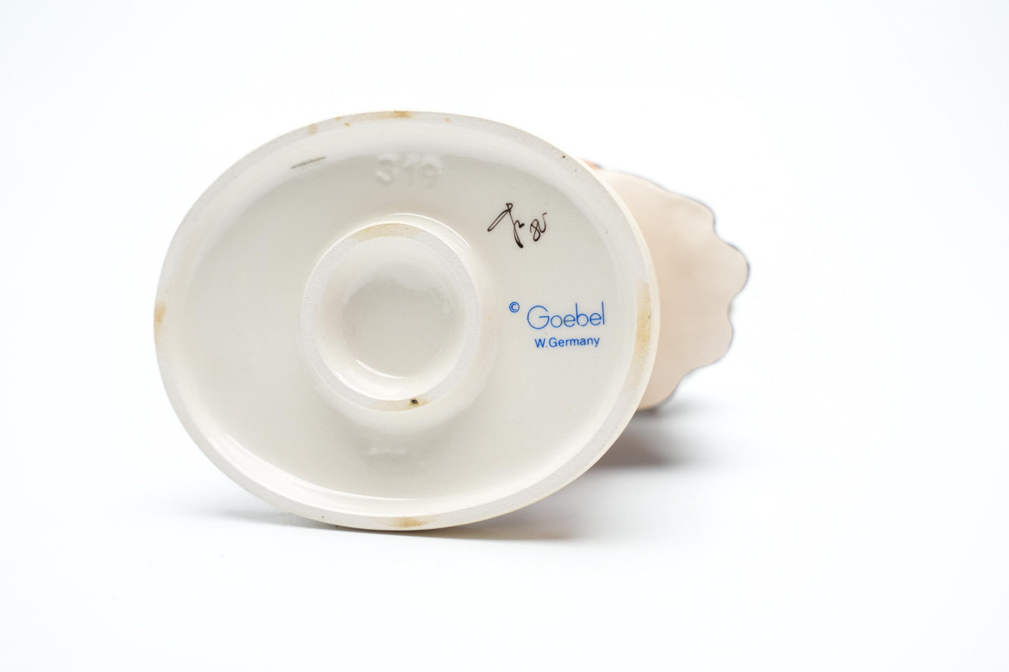 Hummel Beeldje 'Doll Bath' - HUM 319 - TMK 6 (13 cm / 5 inch)