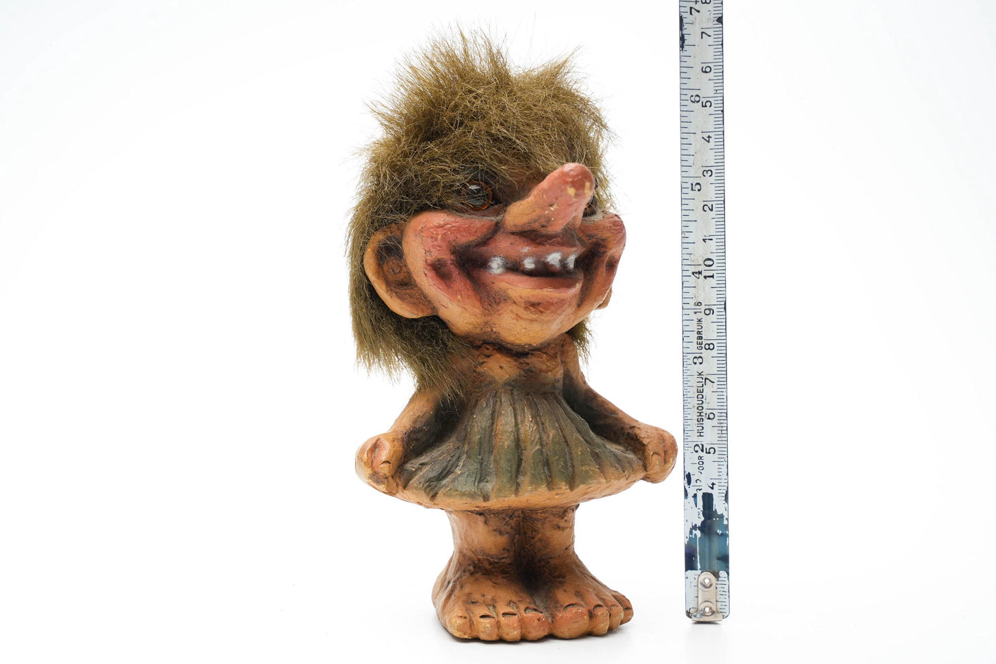 Nyform Trollenmeisje met Jurkje – Vintage Noors Beeldje – 15 cm / ca. 5.9 inch