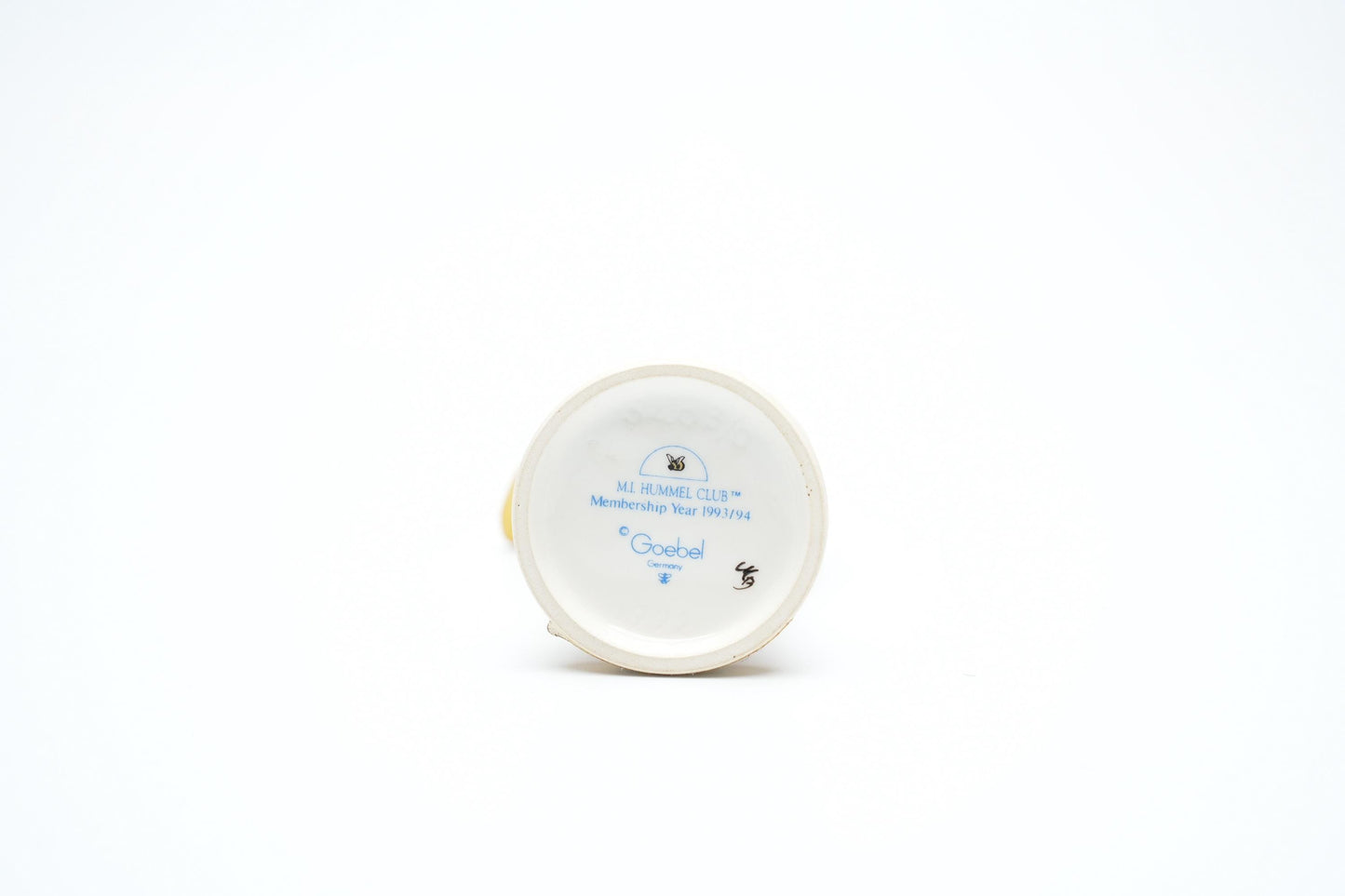 A Sweet Offering #144 - Hummel 549 (9 cm / 3.5 inch)