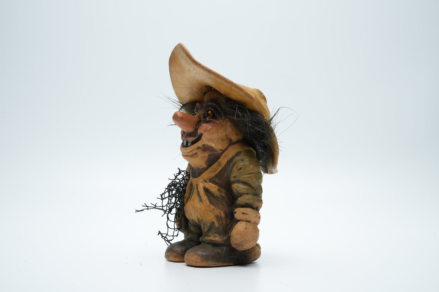 Staande Nyform troll met vissersnet in zijn handen - 6 inch - vintage Noorse troll
