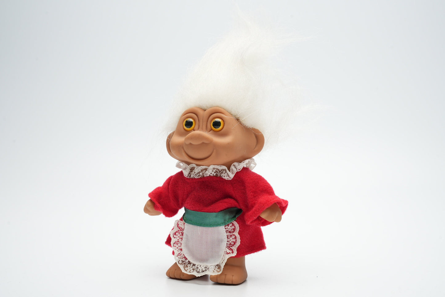 Troll in traditionele oude outfit - wit haar
