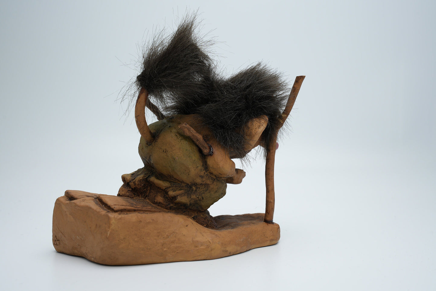 Originele Nyform Skiënde Troll handgemaakt in Noorwegen