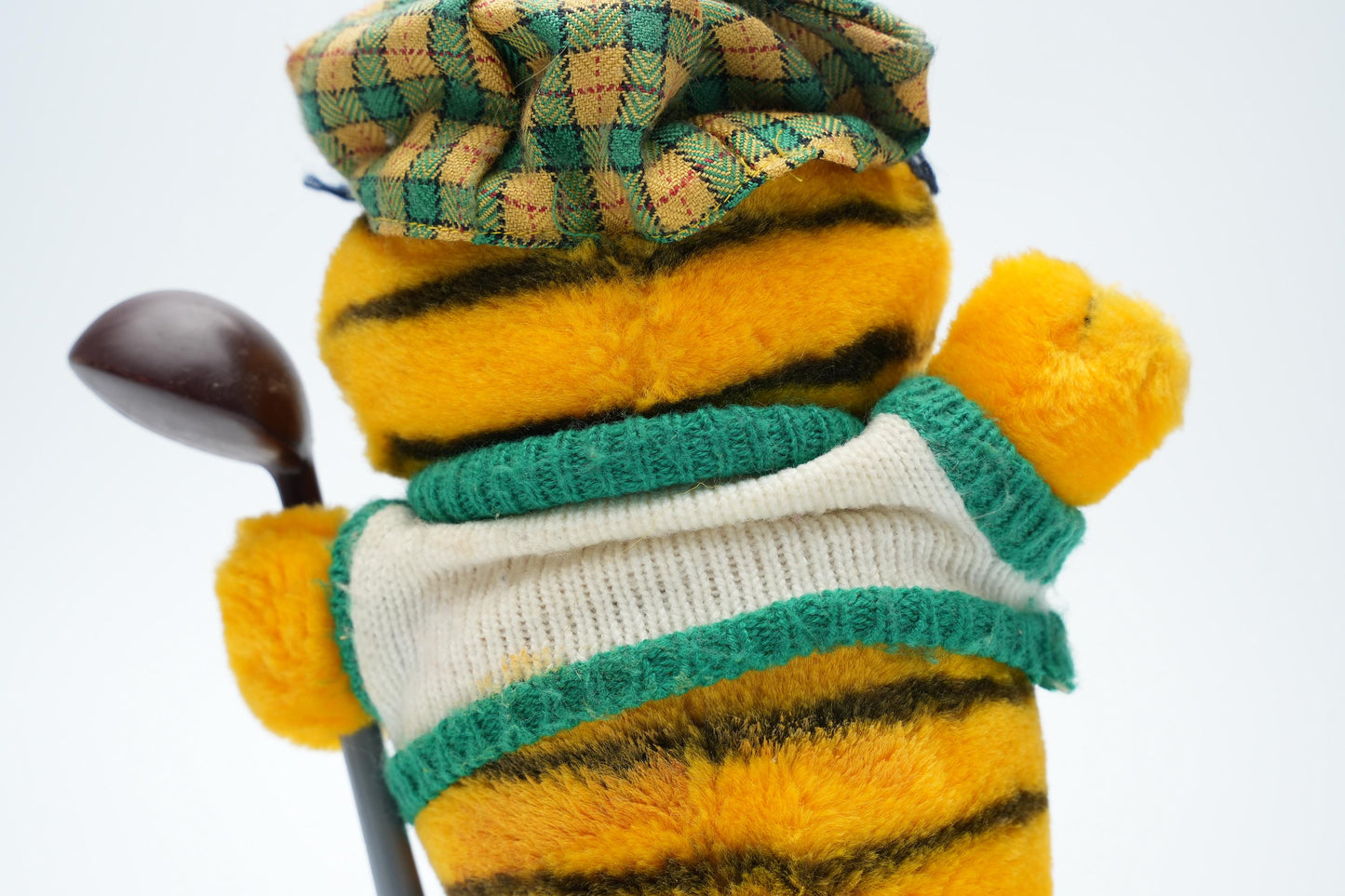 Garfield Knuffel in Groene Golf Outfit – 24 cm (9,4 inch) – Vintage 1981