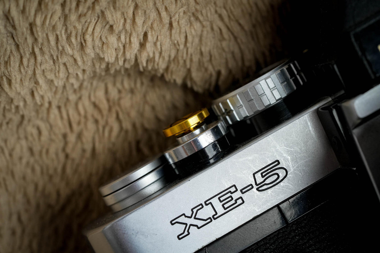 Messing ontspanknop met Sakura bloem: Verfraai je camera met een exclusieve uitstraling