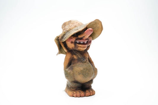 Vintage Nyform Trol met Hoed – Noors Handgemaakt Trollenbeeldje – 15 cm / ca. 5.9 inch