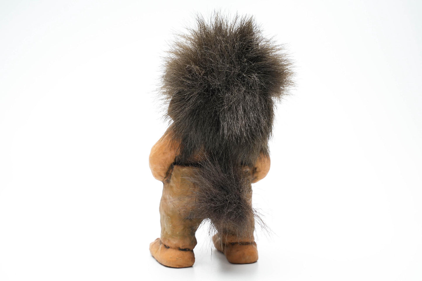 Vintage Nyform Trol met Grote Neus & Bolle Buik – Noors Handgemaakt Trollenbeeldje – 15 cm / ca. 5.9 inch