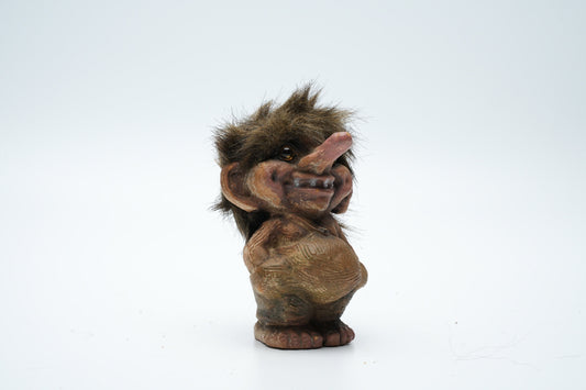 Troll met handen in zijn zakken - schattig figuur - magie figuren