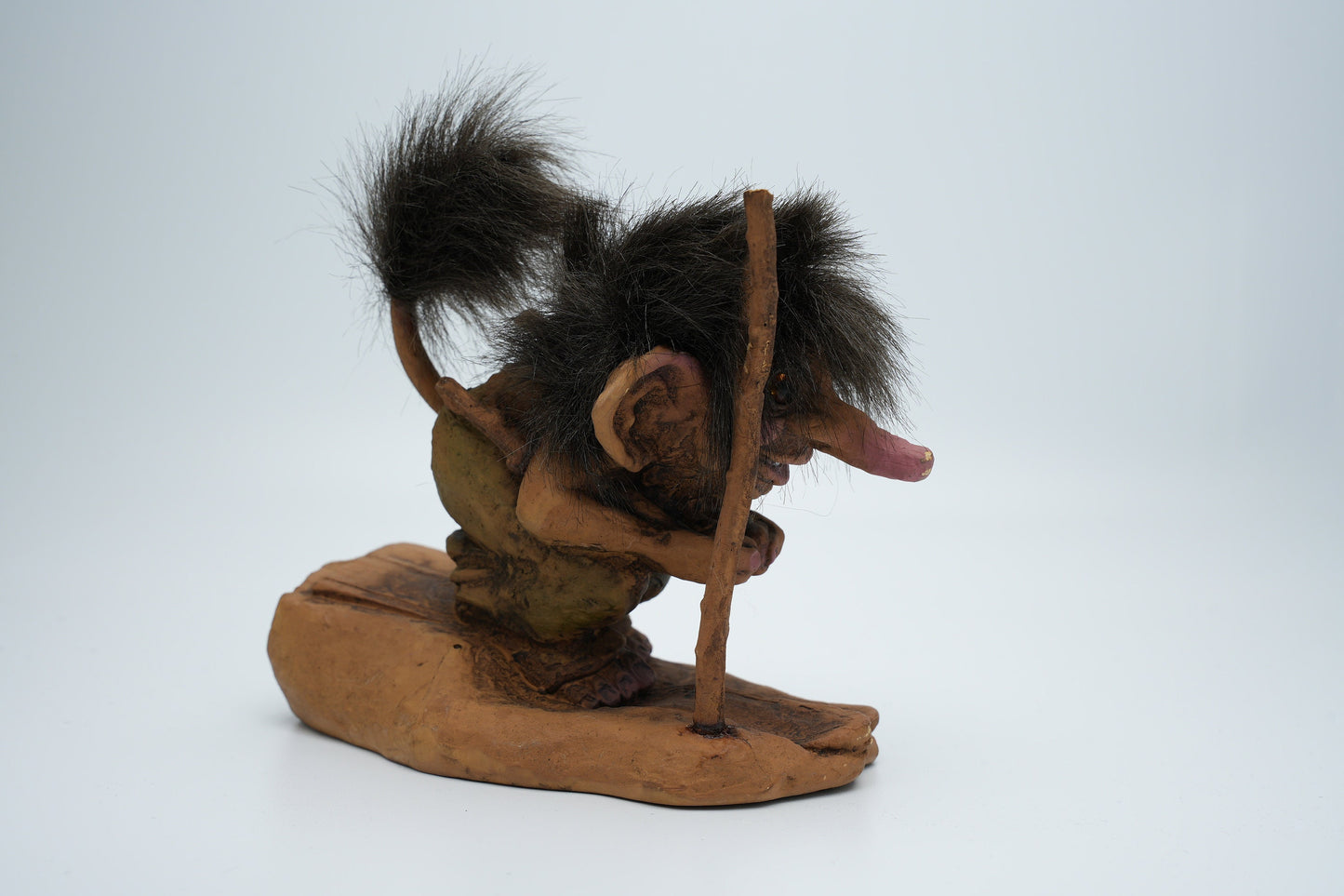 Originele Nyform Skiënde Troll handgemaakt in Noorwegen