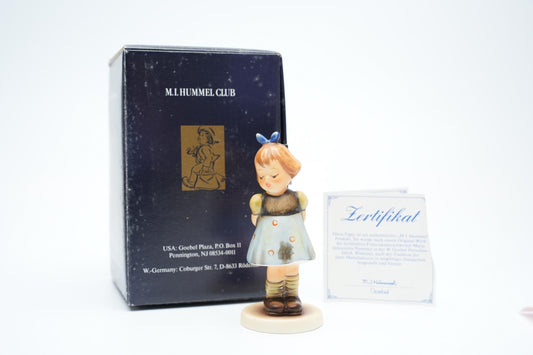 Two Hands, One Treat #192 - Hummel 493 (9 cm / 3 .5 inch)