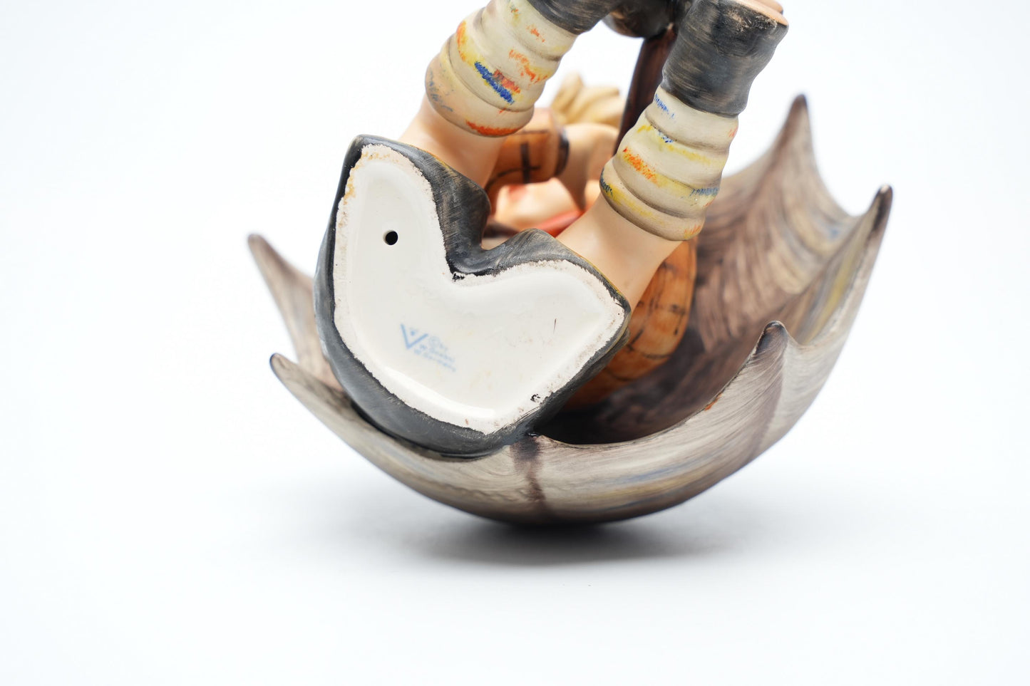 Vintage Hummel Beeldje 'Jongen onder Paraplu' - 152A - TMK 4 (13 cm / 5 inch