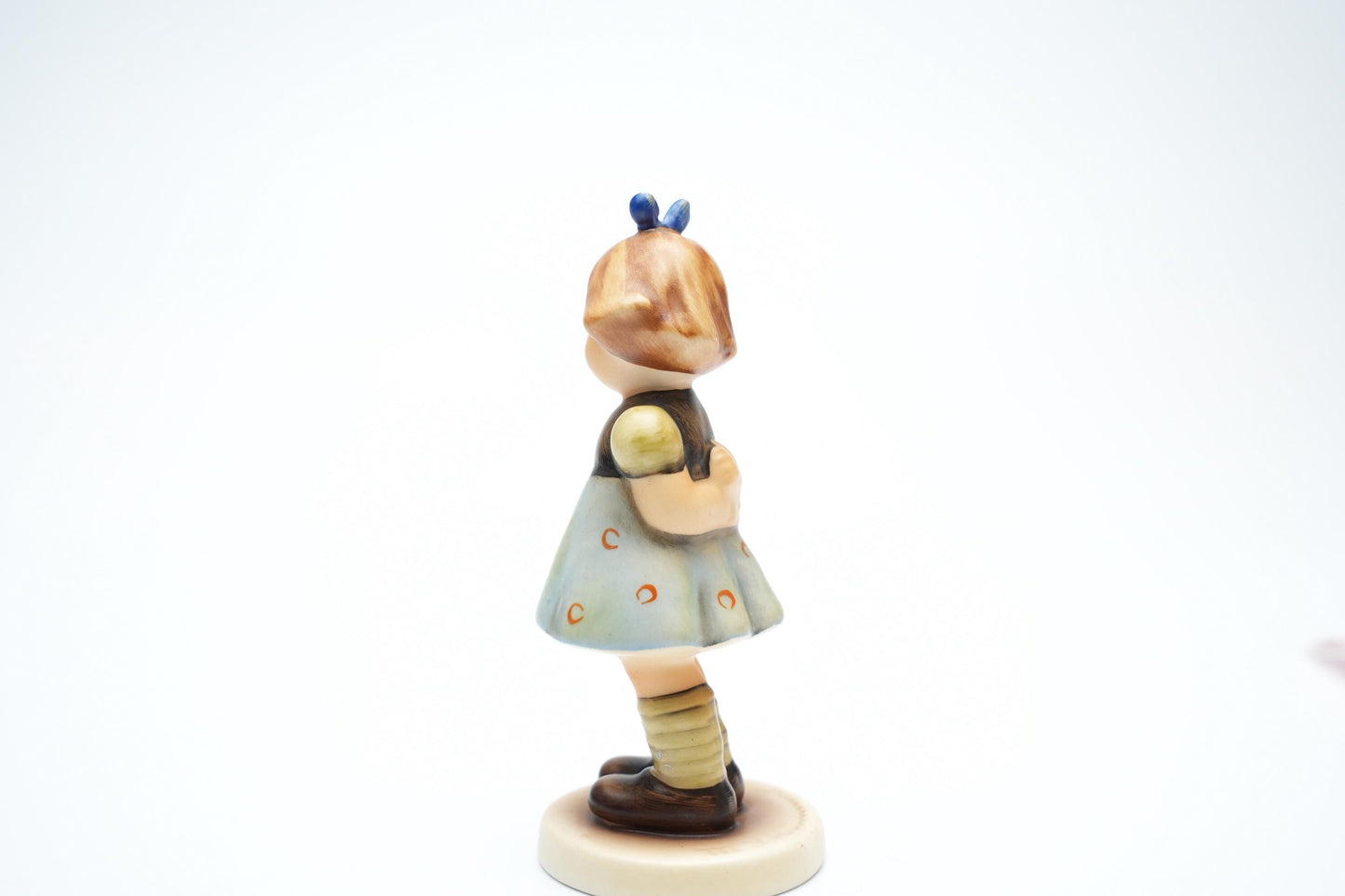 Two Hands, One Treat #192 - Hummel 493 (9 cm / 3 .5 inch)