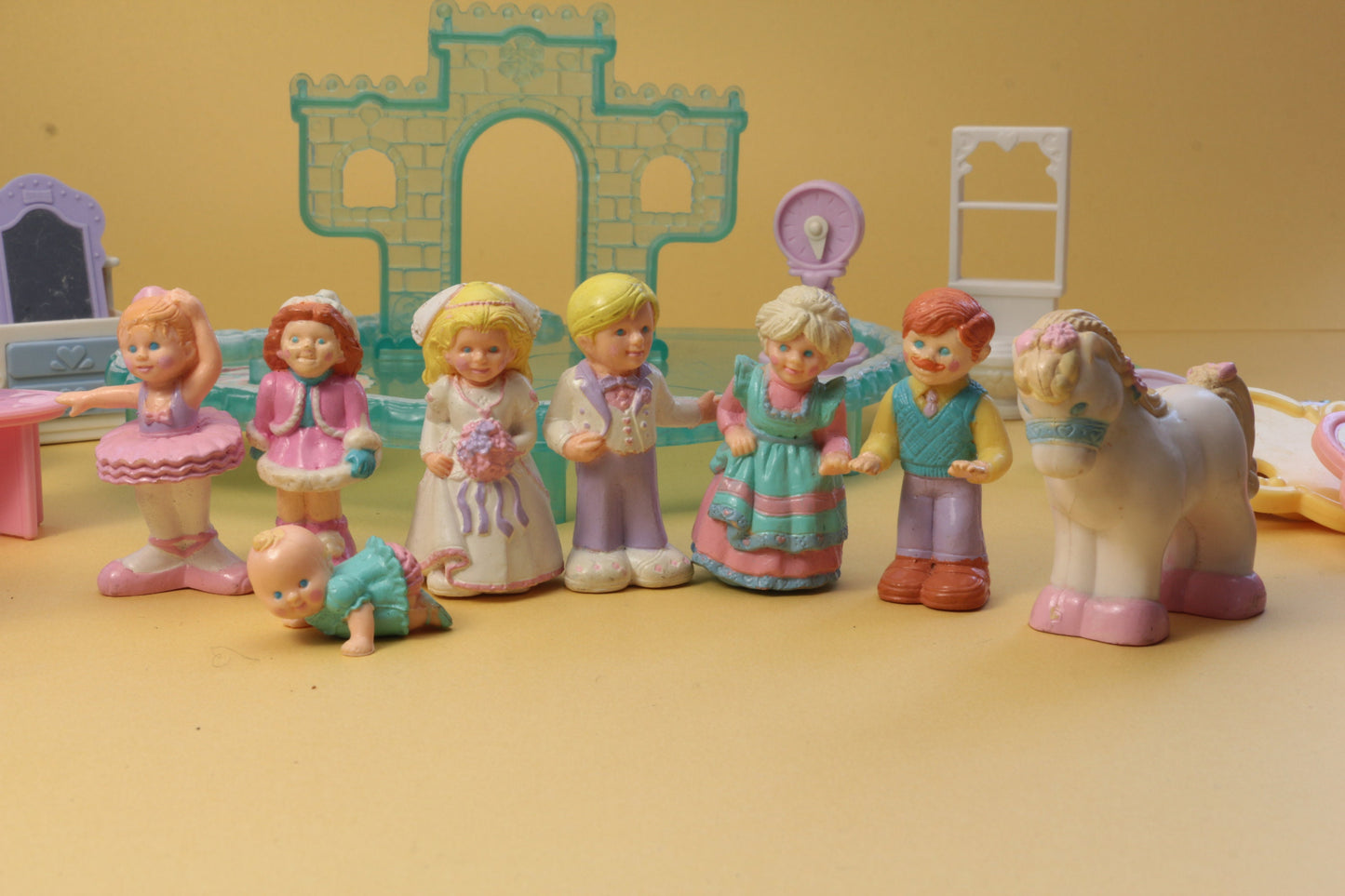 Fisher Price Precious Places Magnetic Key Mansion Dollhouse  | Precious places figuren|