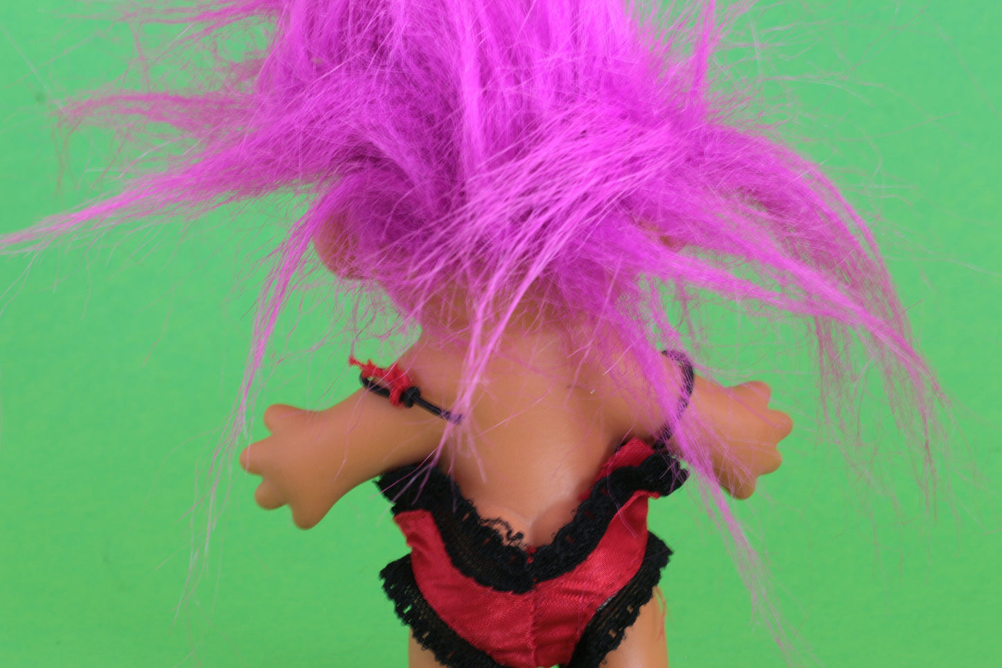 Vintage trol in victoria secret lingeriesetje | Oude dam trol | Dam trol in lingerie