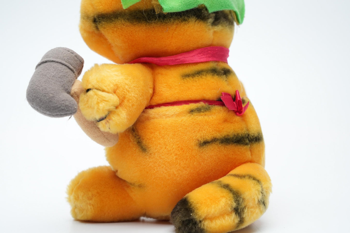 Vintage Garfield Knuffel in Kerstoutfit - United Feature Syndicate Inc. & Paws (1981)