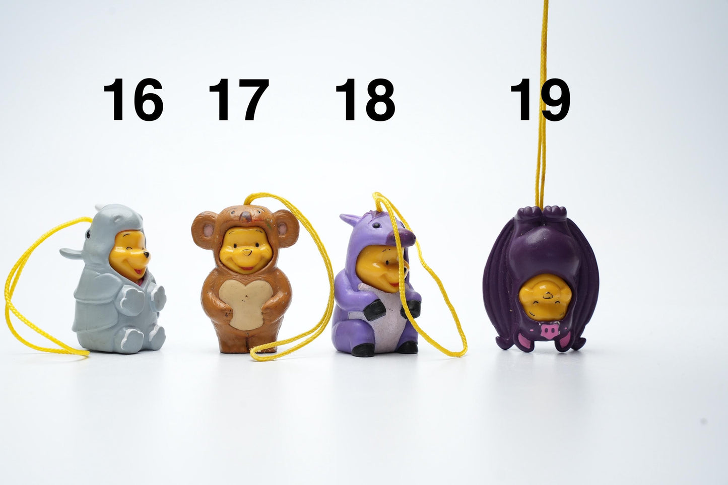 Mega grote peek-a-pooh "animal wear collection" telefoon bedels| Capsule Toys | Vintage peek a pooh bedels