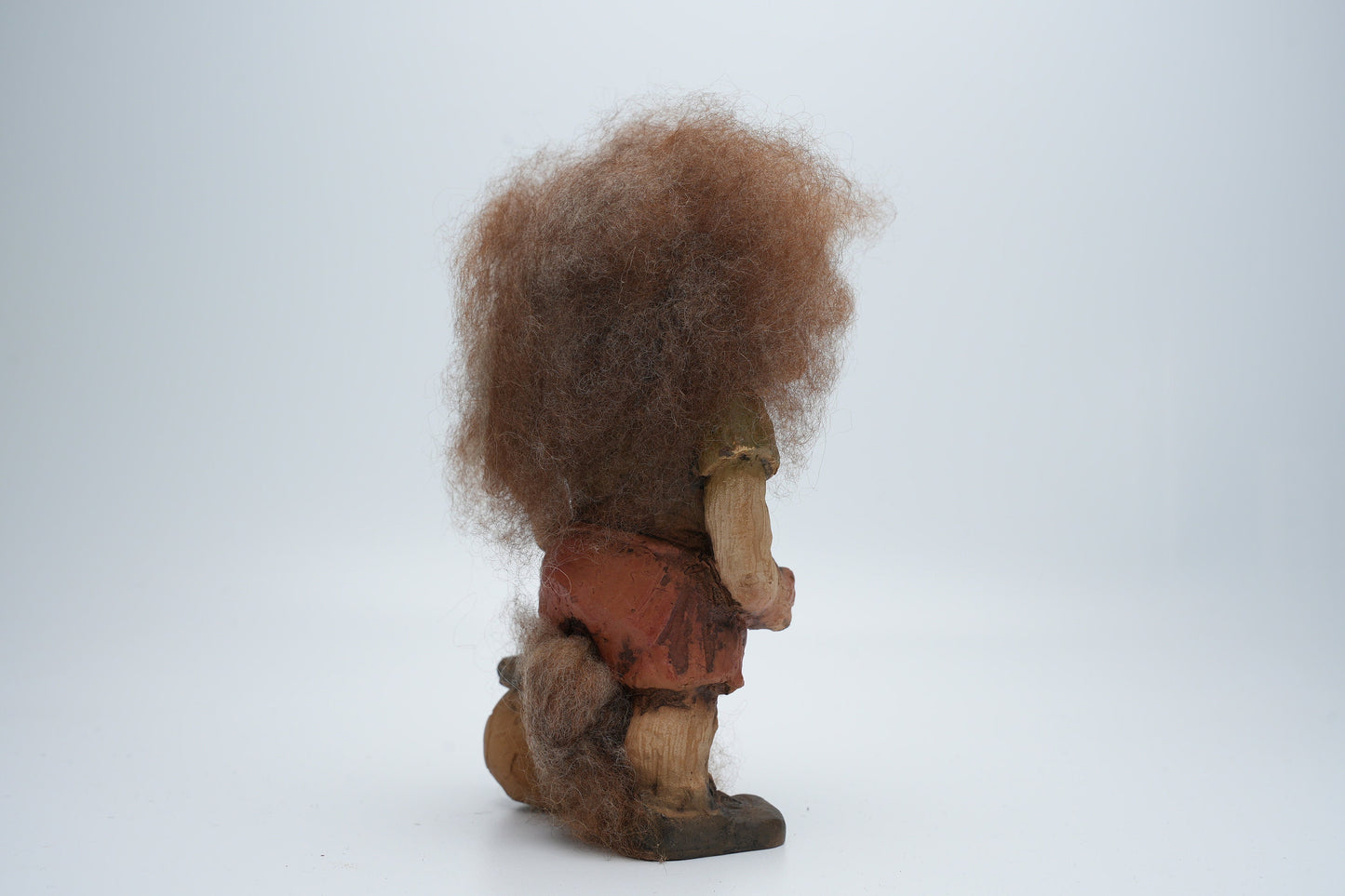 Nyform / Fossetroll - troll met voetbal - handgemaakt in Noorwegen