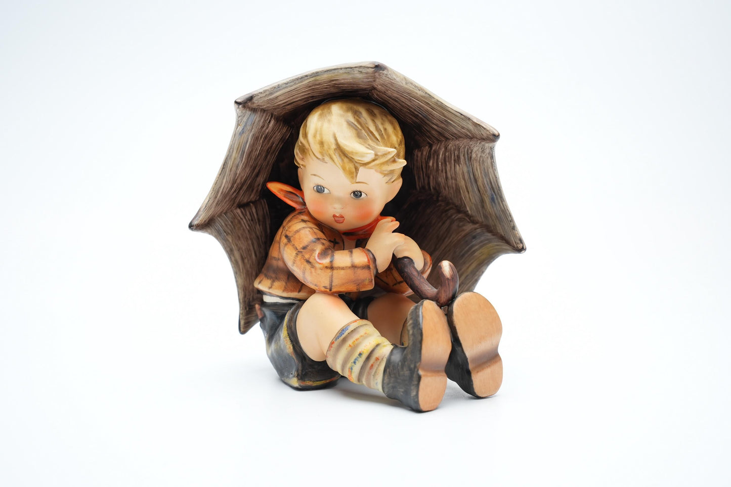 Vintage Hummel Beeldje 'Jongen onder Paraplu' - 152A - TMK 4 (13 cm / 5 inch