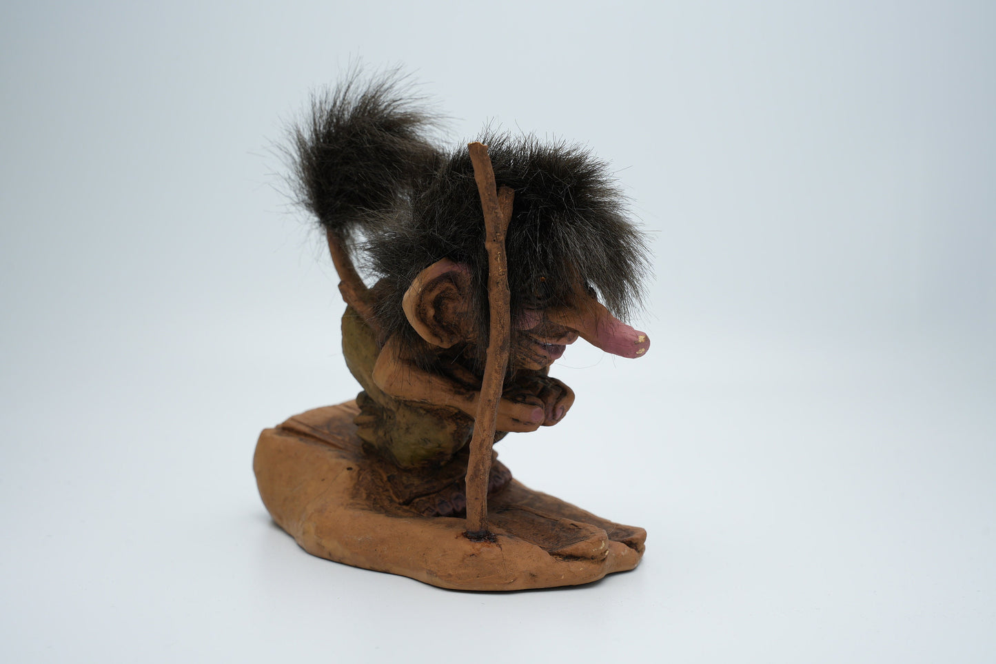 Originele Nyform Skiënde Troll handgemaakt in Noorwegen