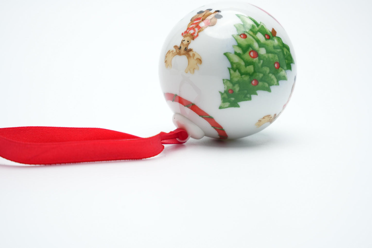 Hutschenreuther Kerstbal Porselein - Rendier en Kerstboom Ontwerp
