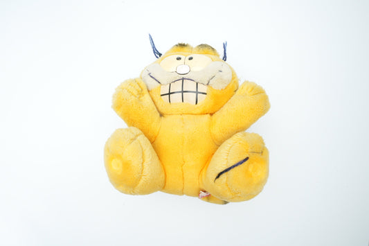 Schattige vintage Garfield plush die zit | vintage pluche van Garfield de kat