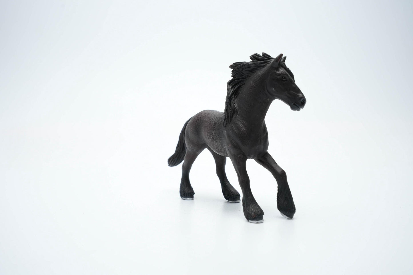 Schleich Friese Paard 13604 – 11 cm (ca. 4.3 inch) – 2005 – Vintage Verzamelmodel