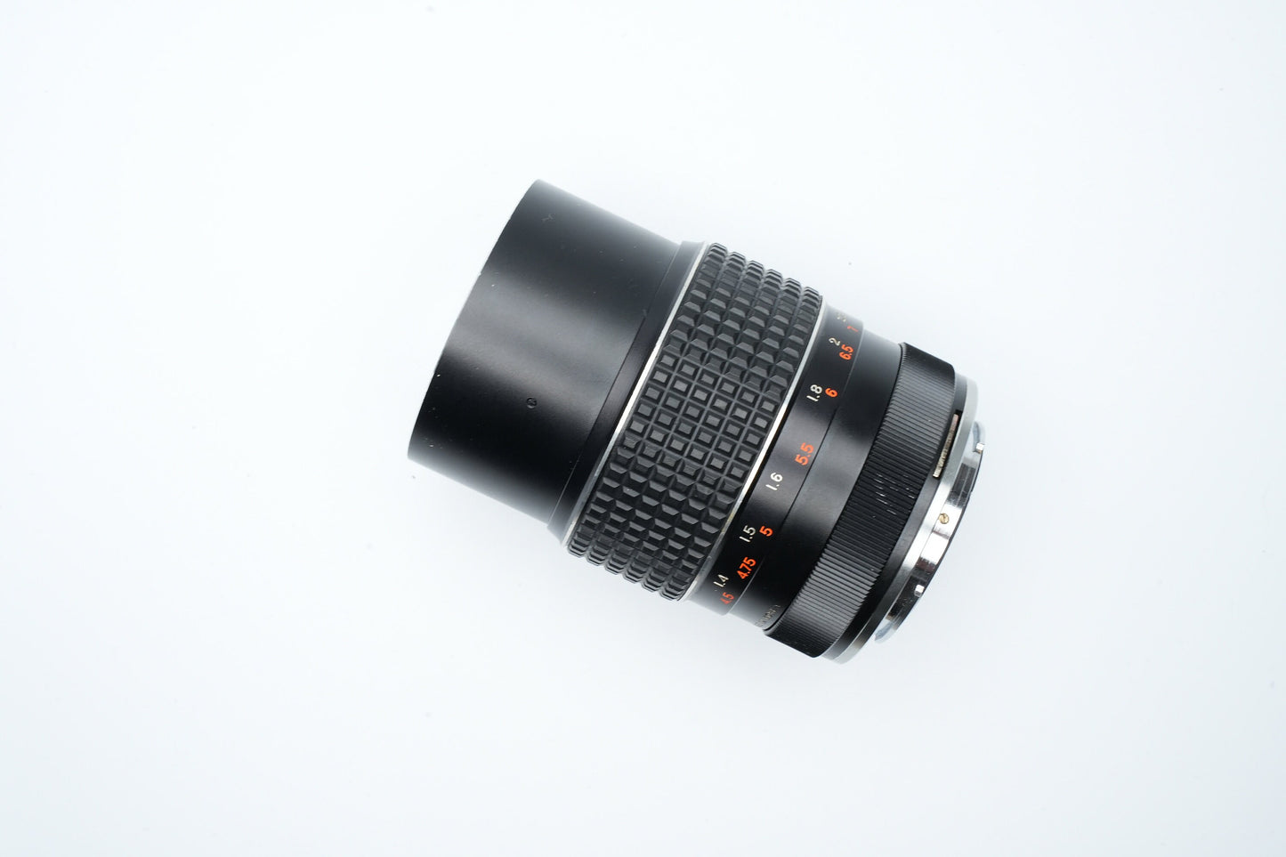 Carenar EEK 135mm f2.8 | vintage prime lens