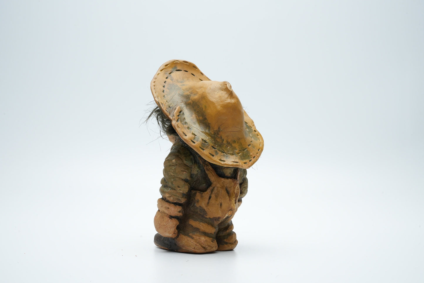 Staande Nyform troll met vissersnet in zijn handen - 6 inch - vintage Noorse troll