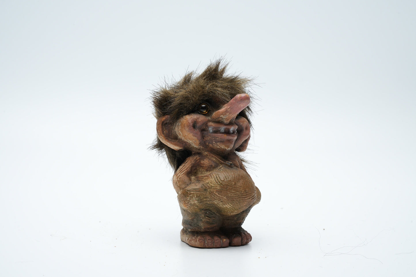 Troll met handen in zijn zakken - schattig figuur - magie figuren
